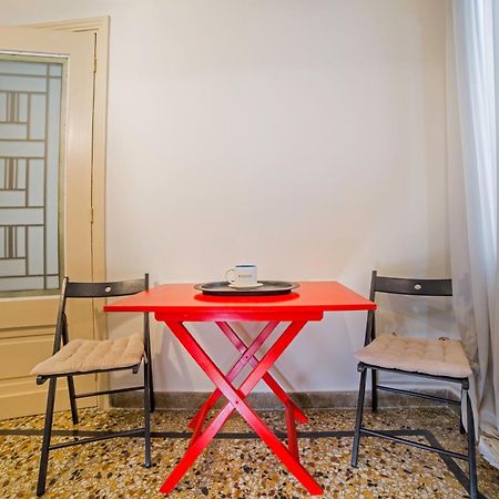 Downtown Quiet Apartment On A Pedestrian Street Афины Экстерьер фото
