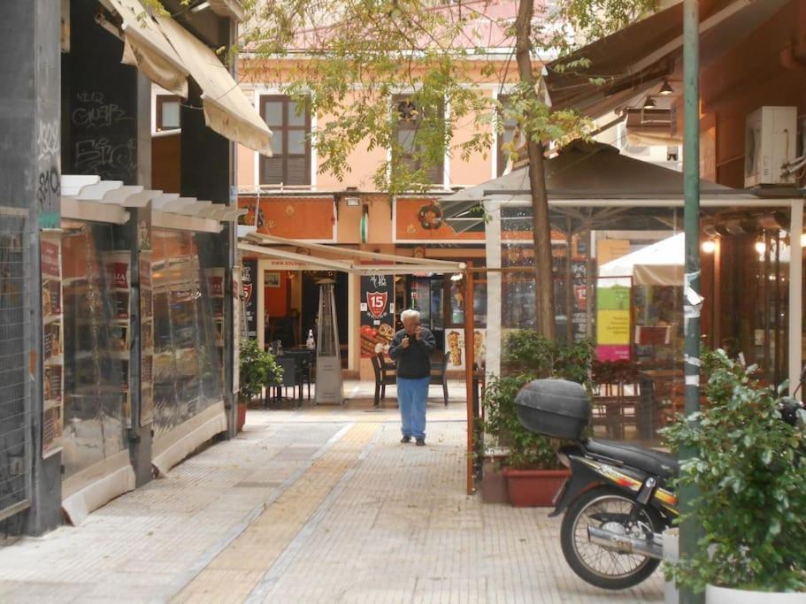 Downtown Quiet Apartment On A Pedestrian Street Афины Экстерьер фото