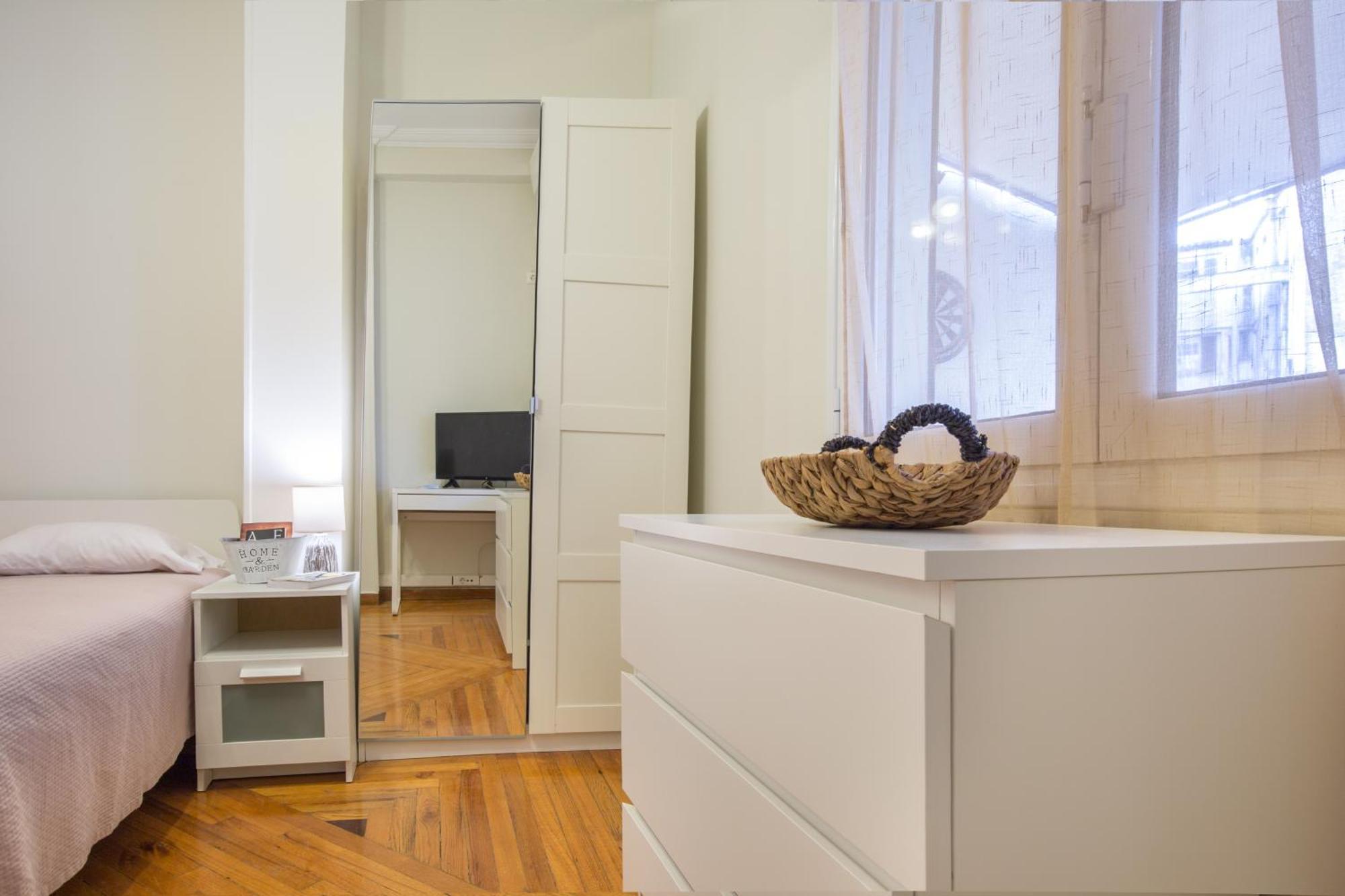 Downtown Quiet Apartment On A Pedestrian Street Афины Экстерьер фото