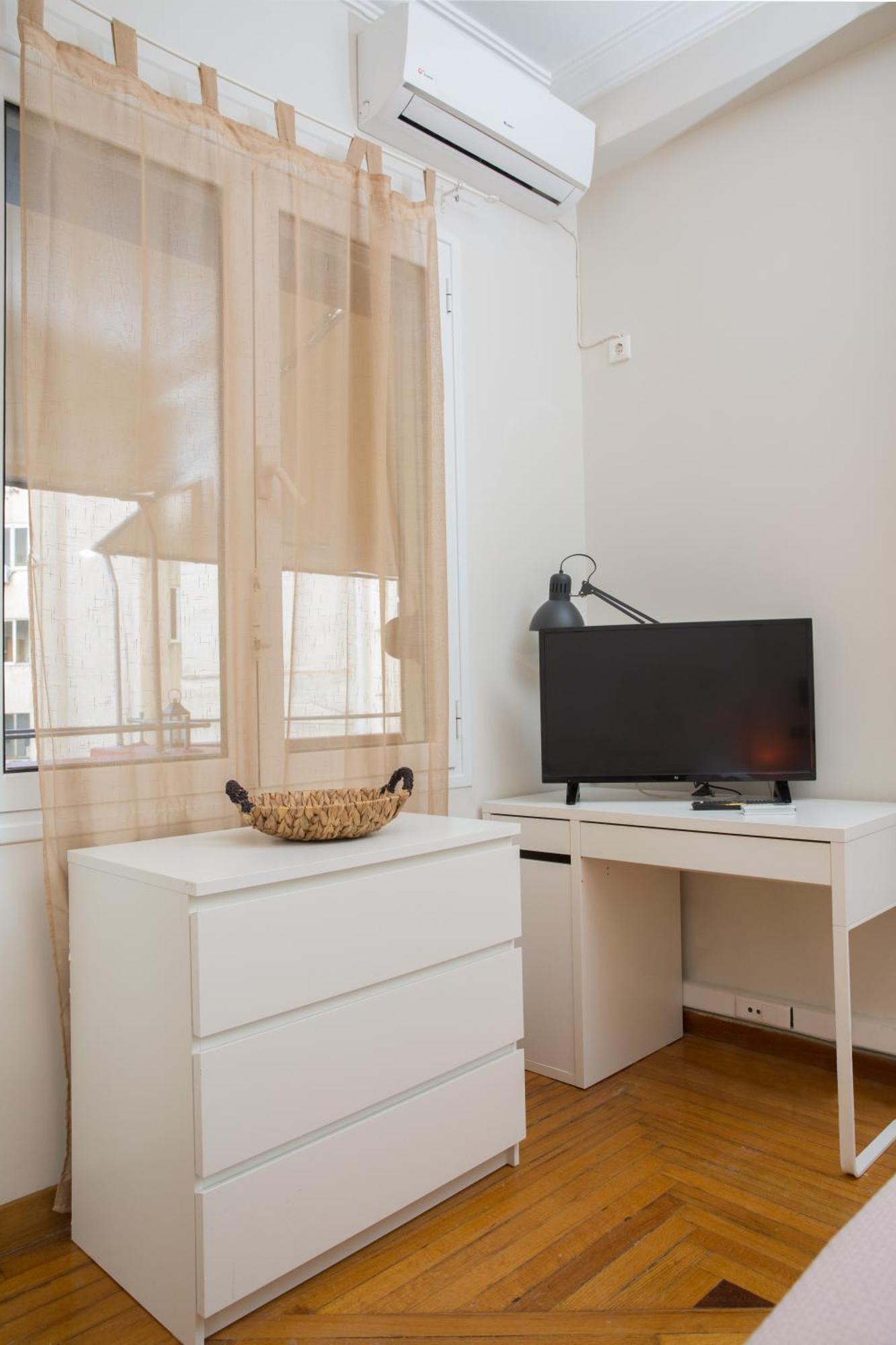 Downtown Quiet Apartment On A Pedestrian Street Афины Экстерьер фото