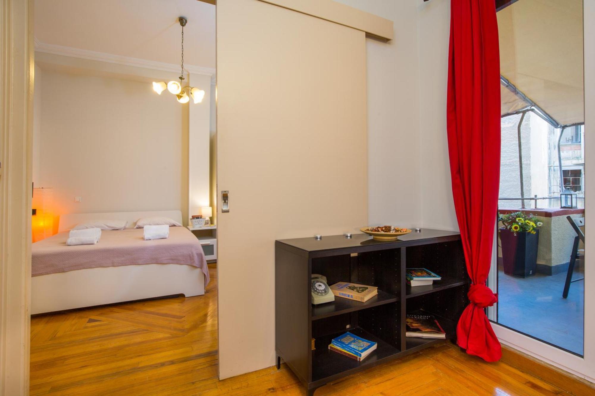 Downtown Quiet Apartment On A Pedestrian Street Афины Экстерьер фото