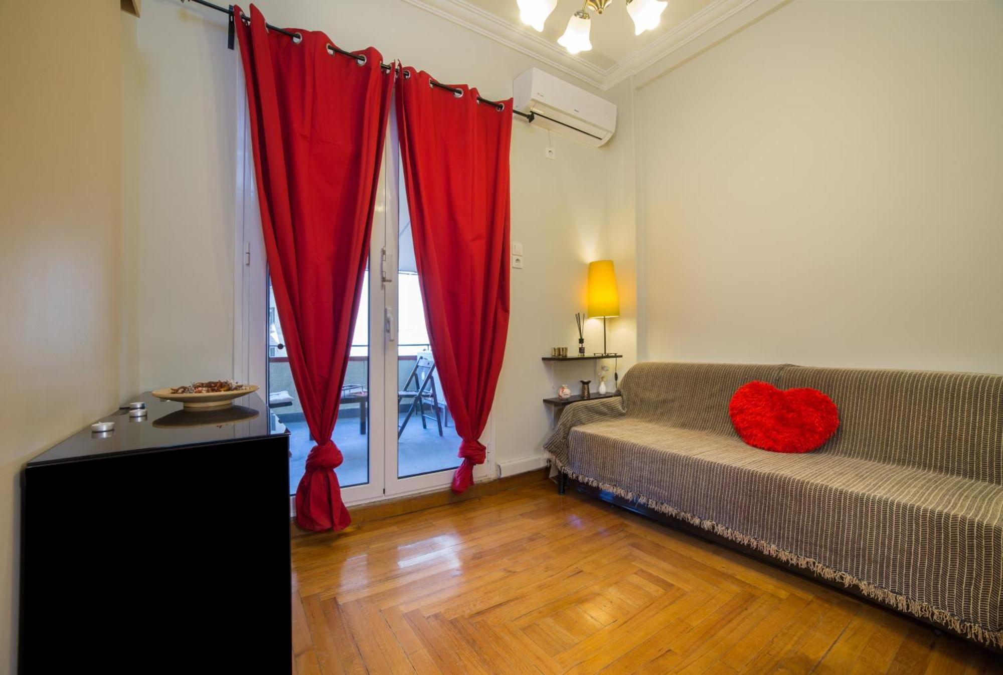 Downtown Quiet Apartment On A Pedestrian Street Афины Экстерьер фото